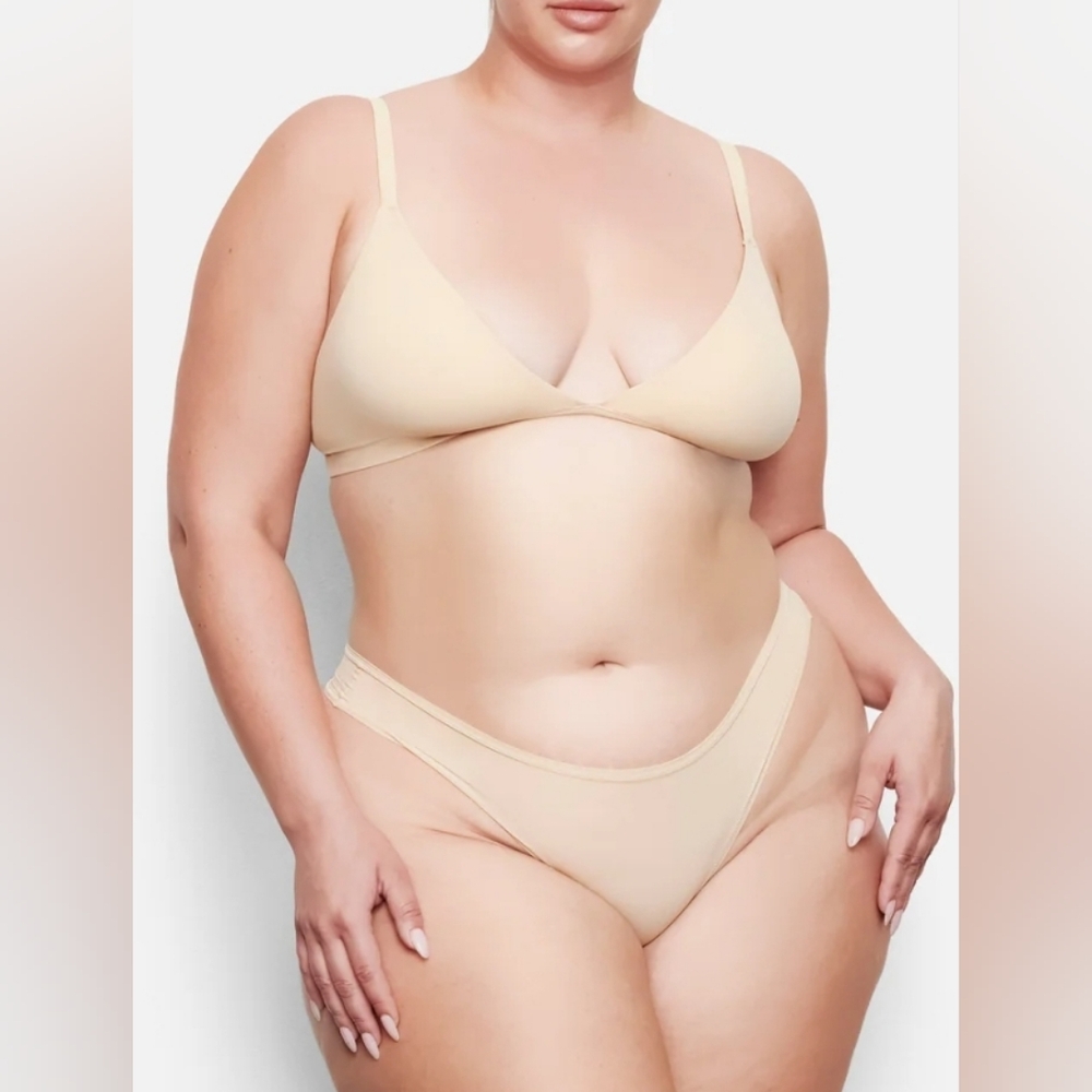 SKIMS Fits Everybody Triangle Bralette